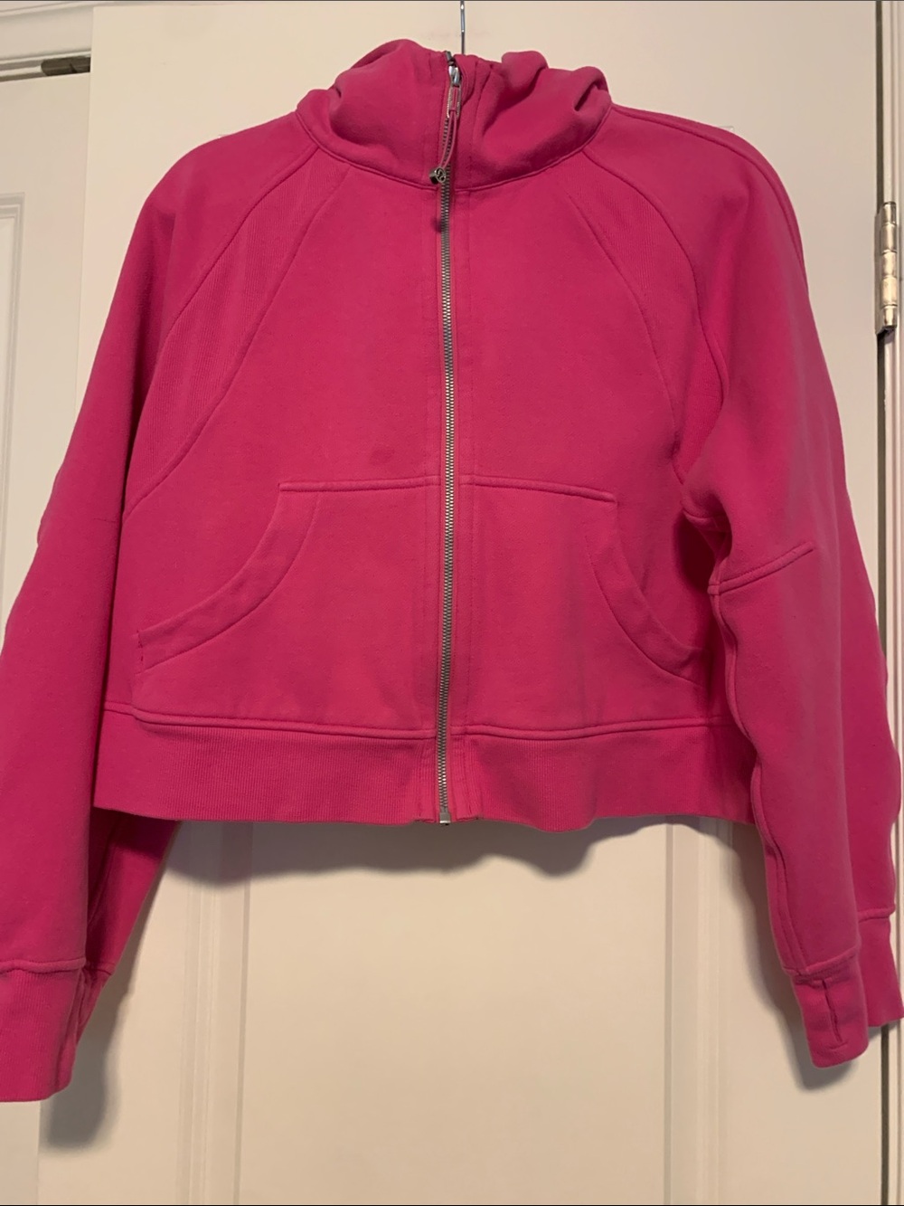 Lululemon Scuba Hoodie, Sonic Pink, Sz M/L
Spot on front pictured, otherwise GUC